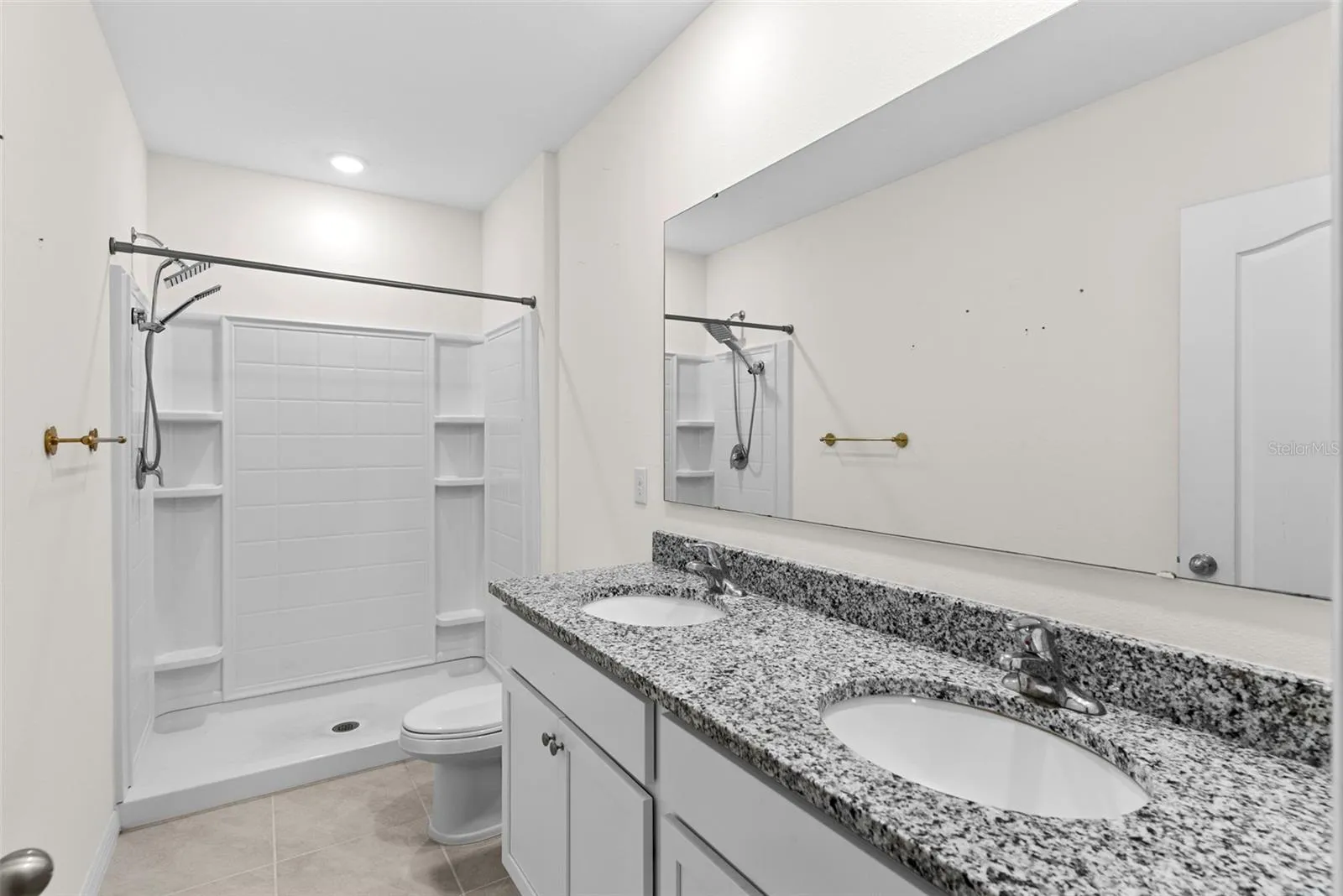 Primary Bedroom En-Suite