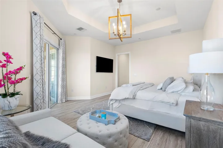 Owner's Suite sitting area.