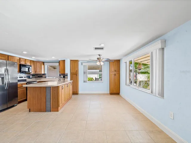 Kitchen/Dining Area