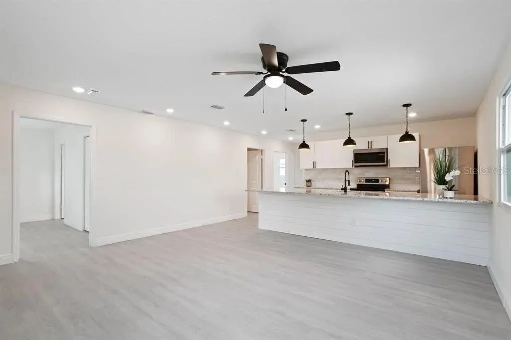 Living Room/Kitchen