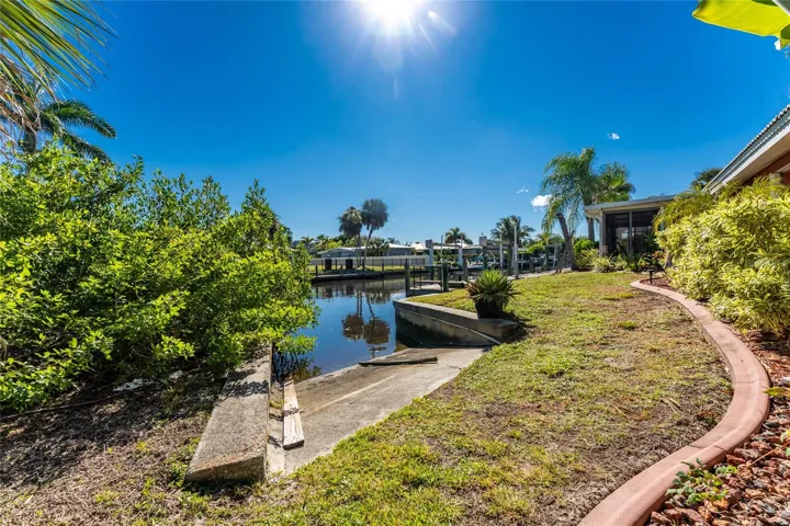 Boat ramp for kayaks or jet skis