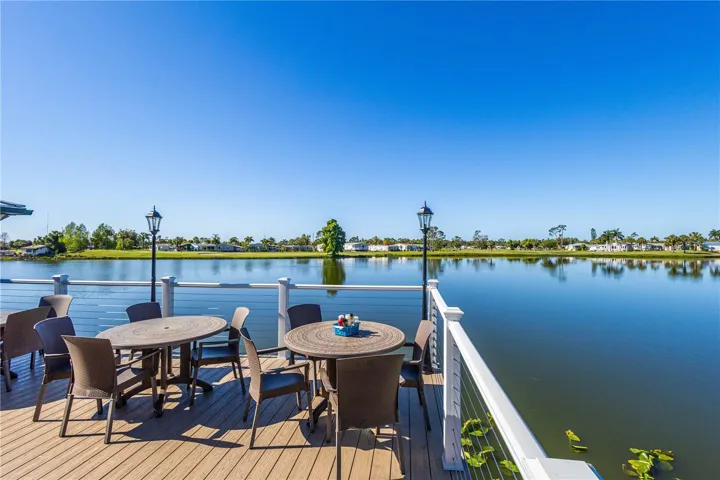 OUTSIDE DINNING SANDBAR