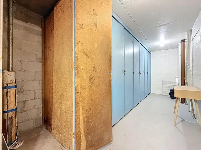 This is a picture of your storage area. You can see that it is very nice sized.