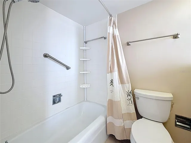This shows you that you have both a tub and a shower in the primary bathroom.