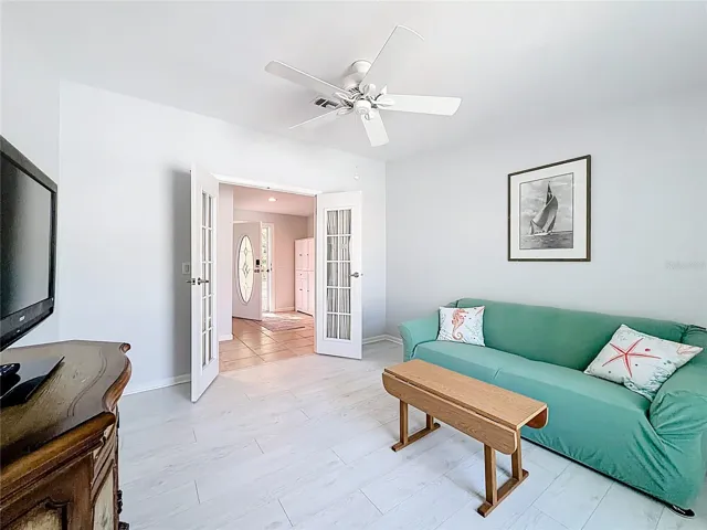 Office/3rd bedroom