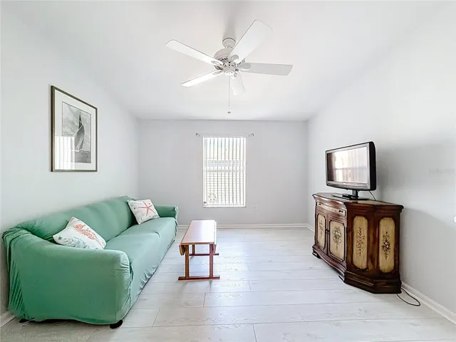 Office/3rd bedroom