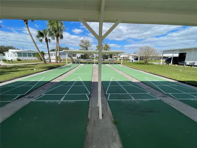 Shuffle board