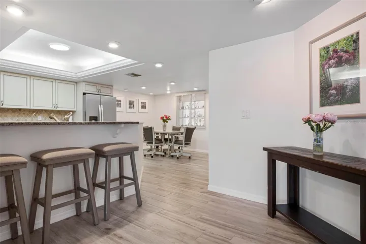 Breakfast bar, kitchen, dinette