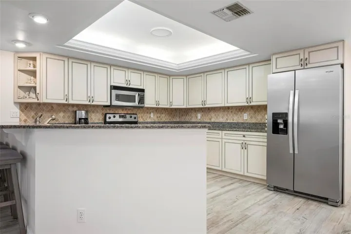 Breakfast bar, kitchen