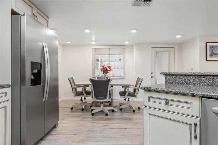 Kitchen, dinette