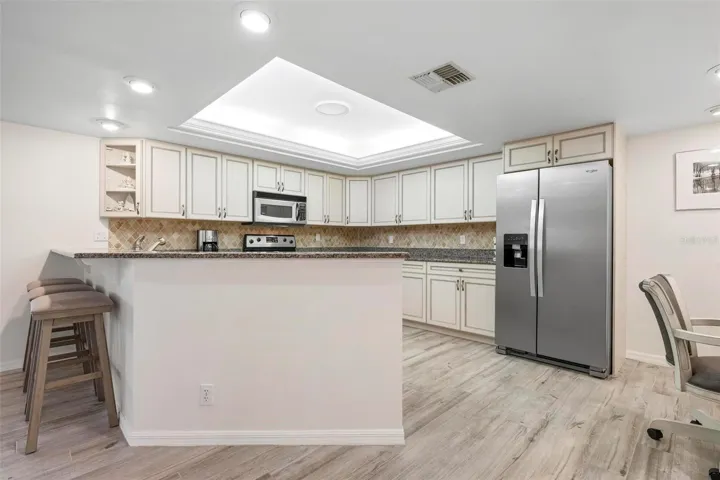Breakfast bar, kitchen