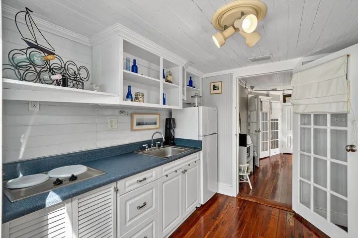 2nd floor kitchen with exterior entrance