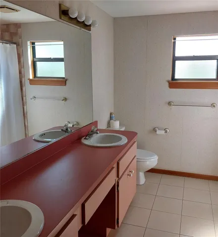 2nd Floor Bath