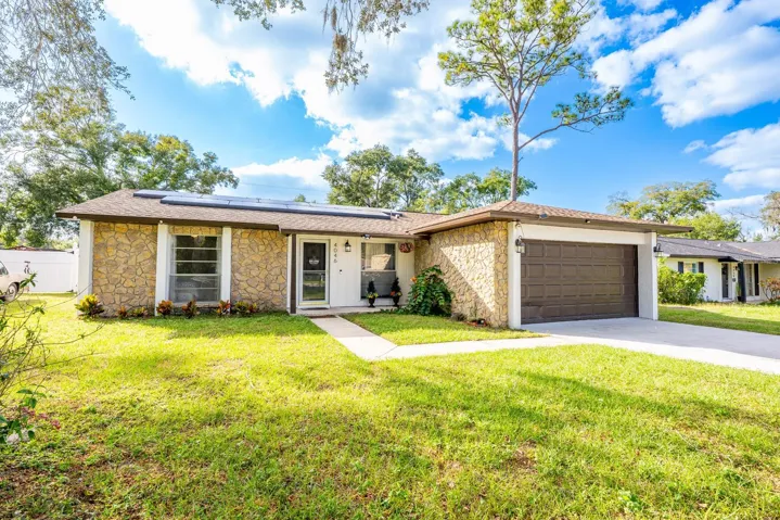 Welcome to Lake Sparling Heights, where solid block construction, no HOA, and a great Orlando location come together to offer an ideal starter home or investment opportunity!