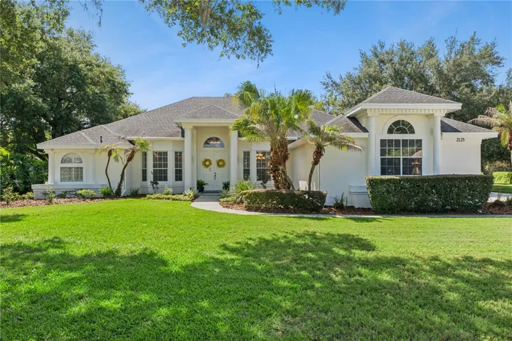 Rare single-story living on a 0.71-acre cul-de-sac lot in Windermere