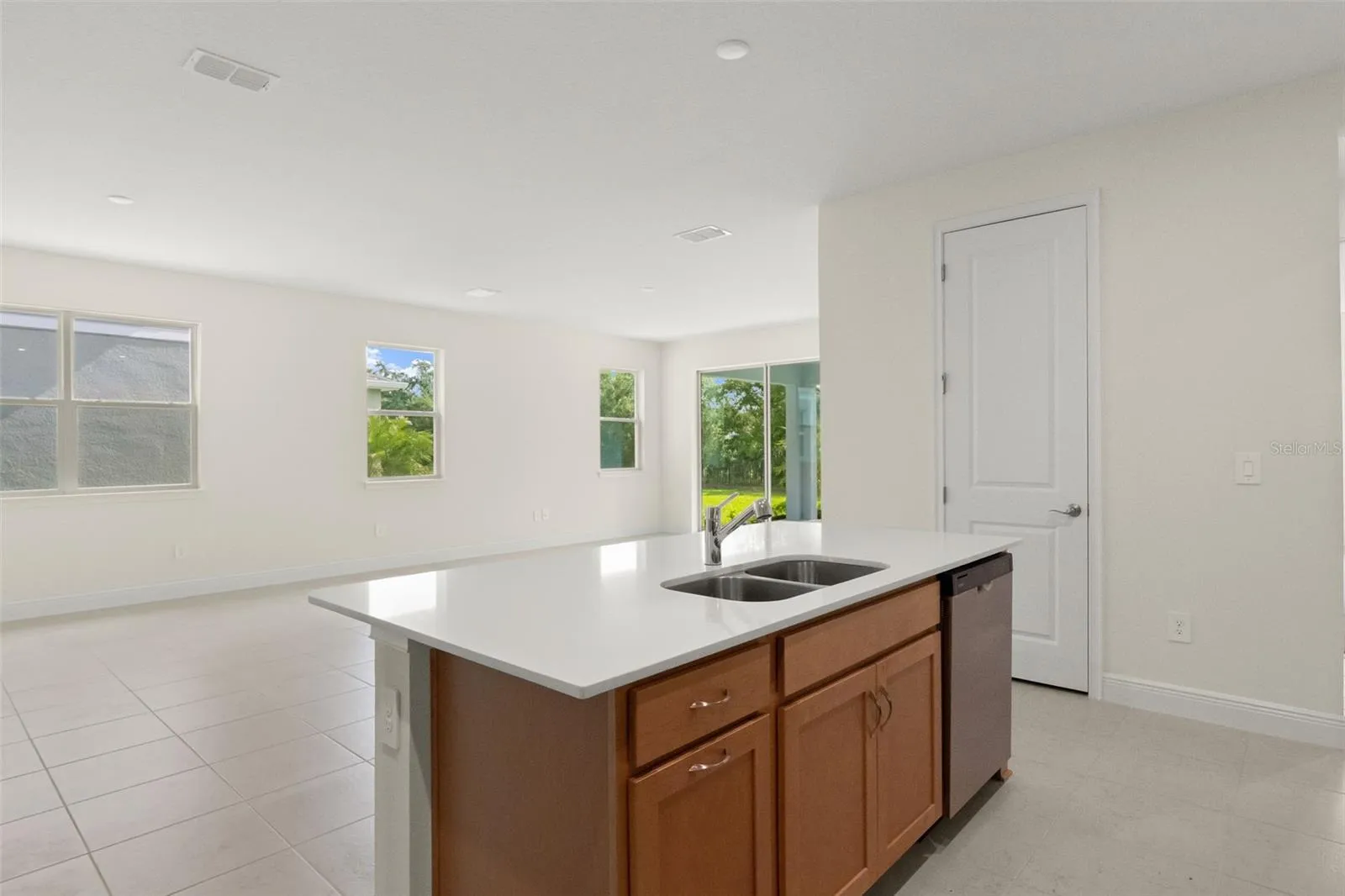 Island with Breakfast Bar