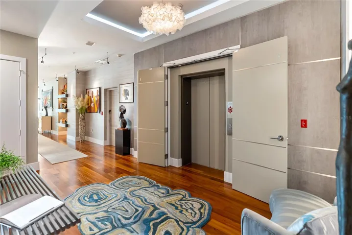 Controlled access elevator, direct entrance into the home