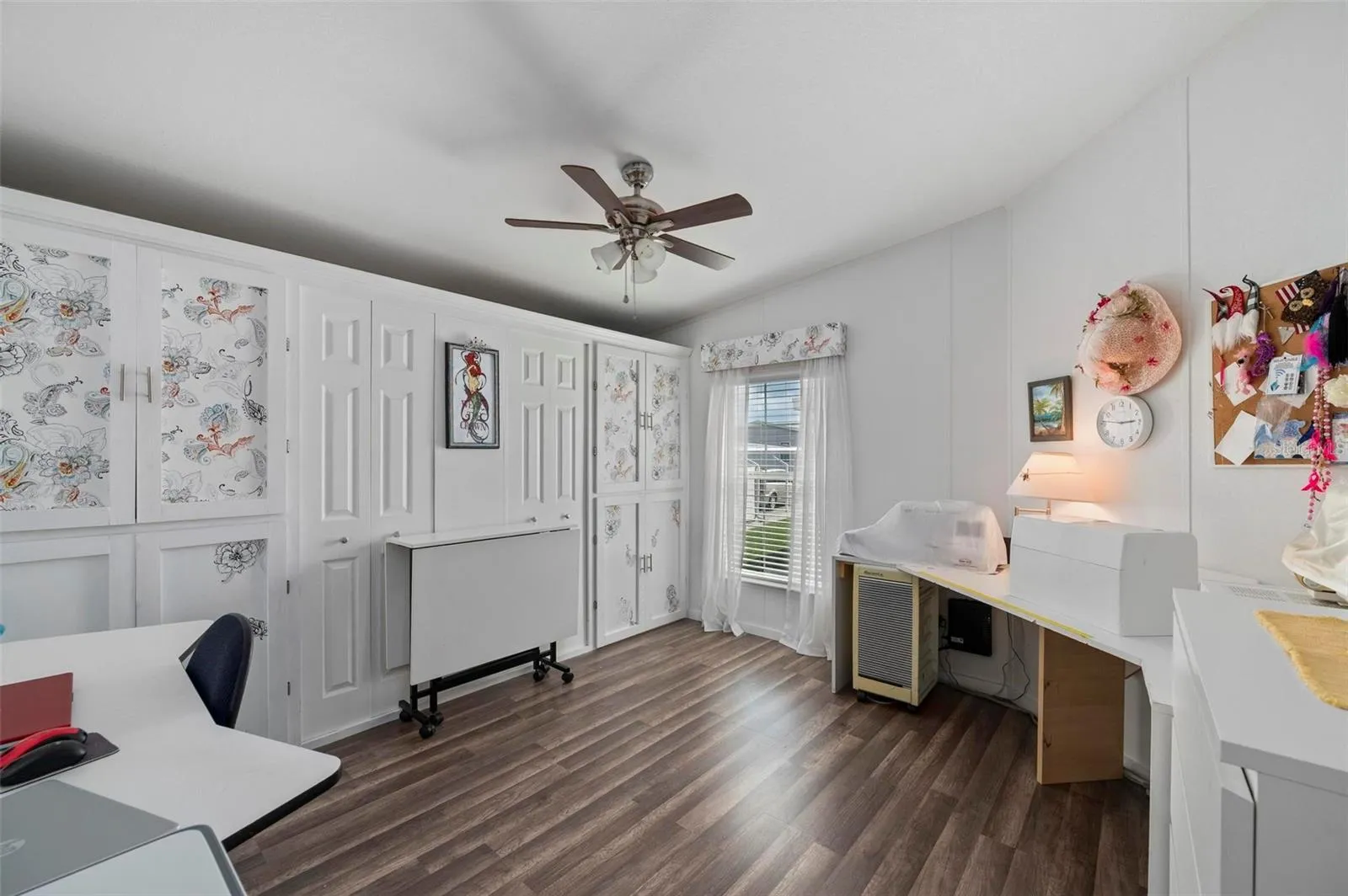 Guest Bedroom , Lots of storage