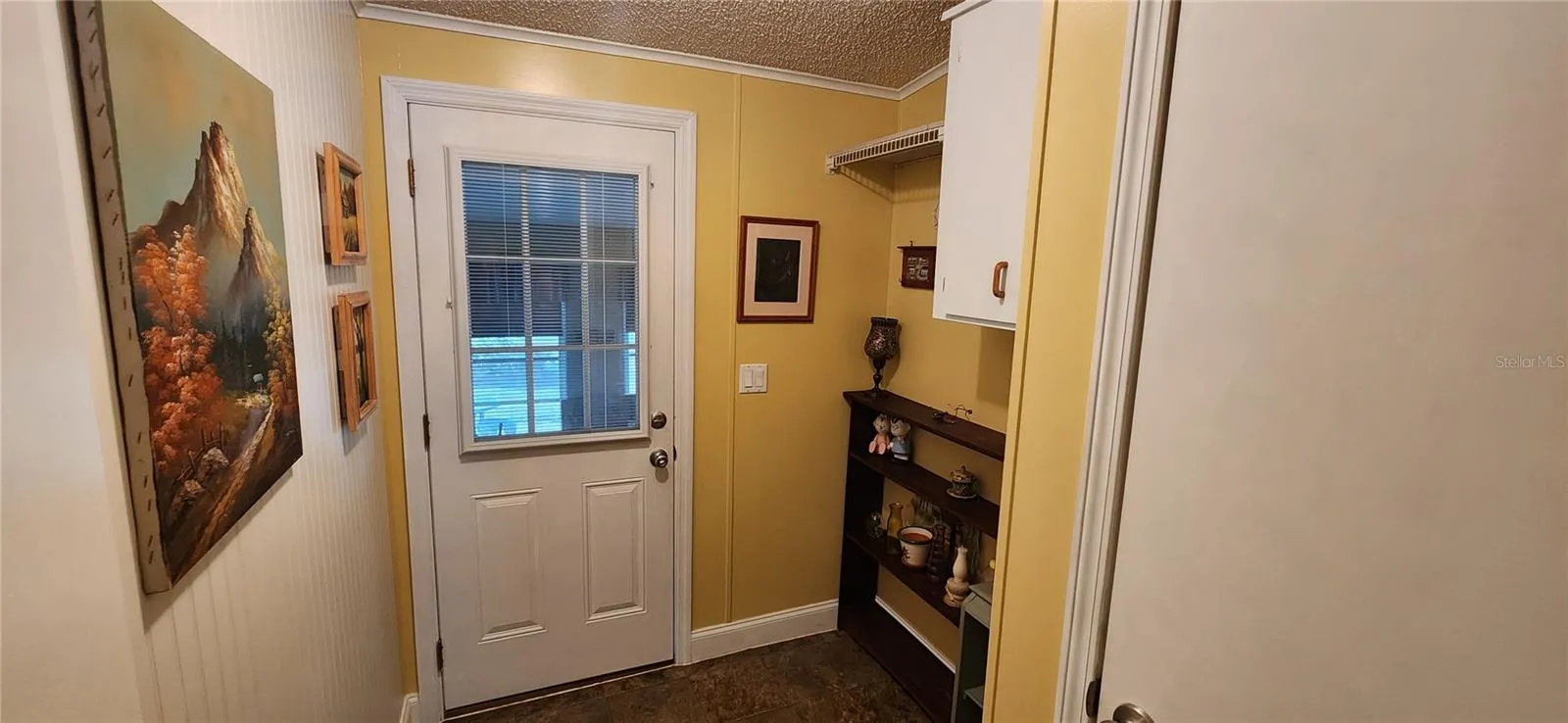 Side door entrance off Florida room