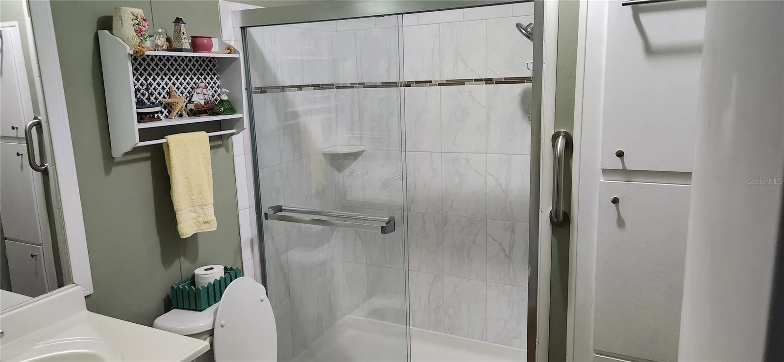 2nd bathroom, with walk in shower