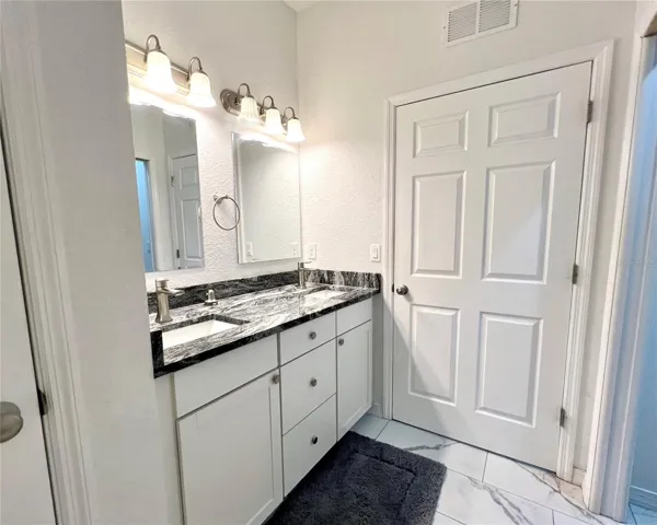 Primary En-Suite Bathroom
