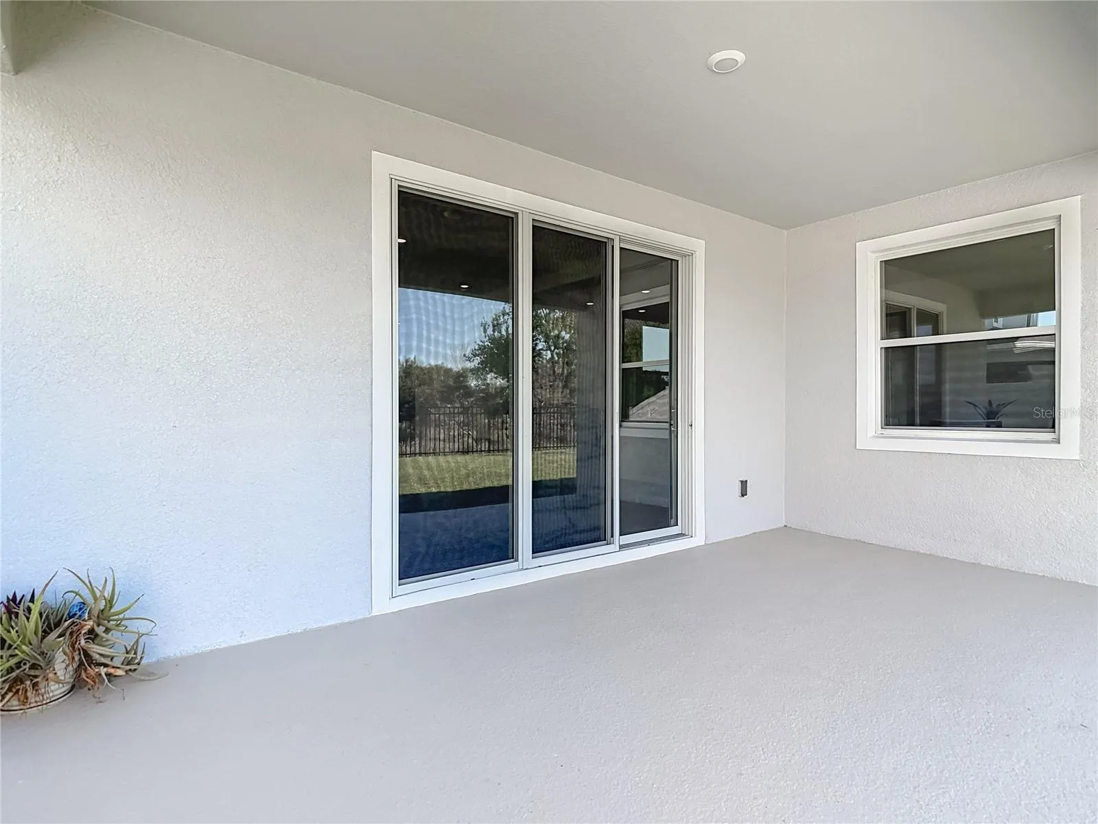 Sliding Glass doors to Covered Lanai Area!