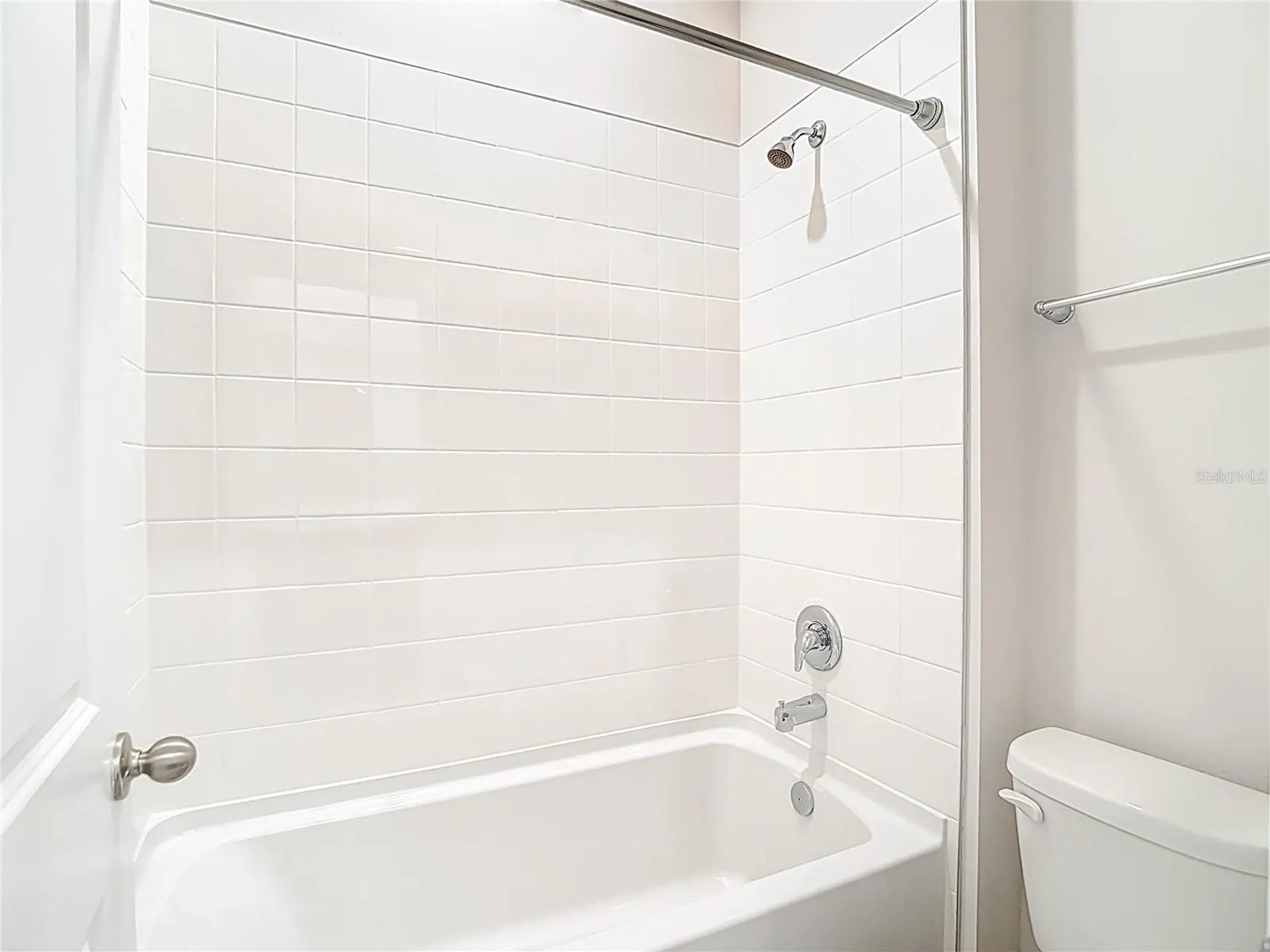 Bath Tub in Jack and Jill Bathroom!