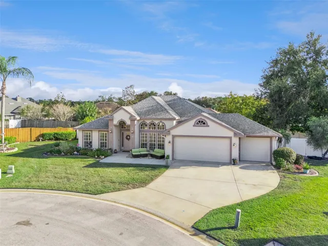 Beautiful curb appeal on a cul-va-sac, 3 car garage/ wide driveway