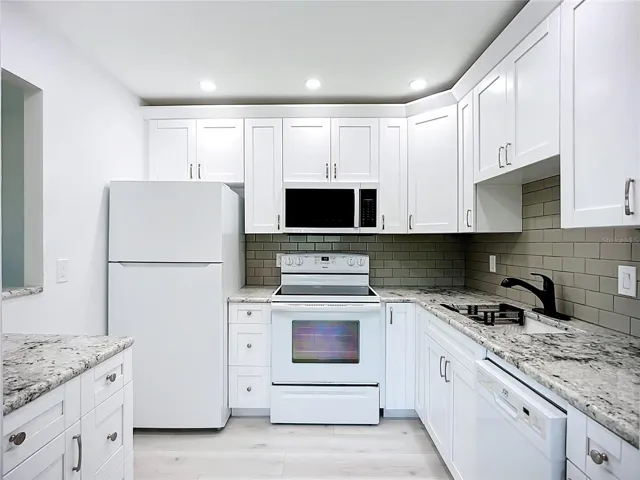 BRAND NEW Kitchen