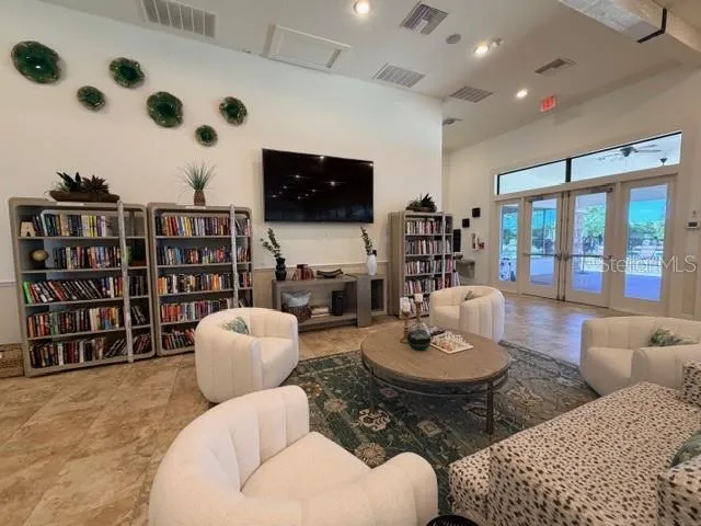 Relax and unwind in Esplanade Golf & Country Club’s inviting library and reading nook, a comfortable space designed for book lovers to enjoy a good read, or connect with neighbors.