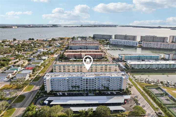 Kenmore is conveniently walkable to all Town Shores of Gulfport water access and amenities, yet far enough from the water's edge to have avoided past hurricane damage to the building.