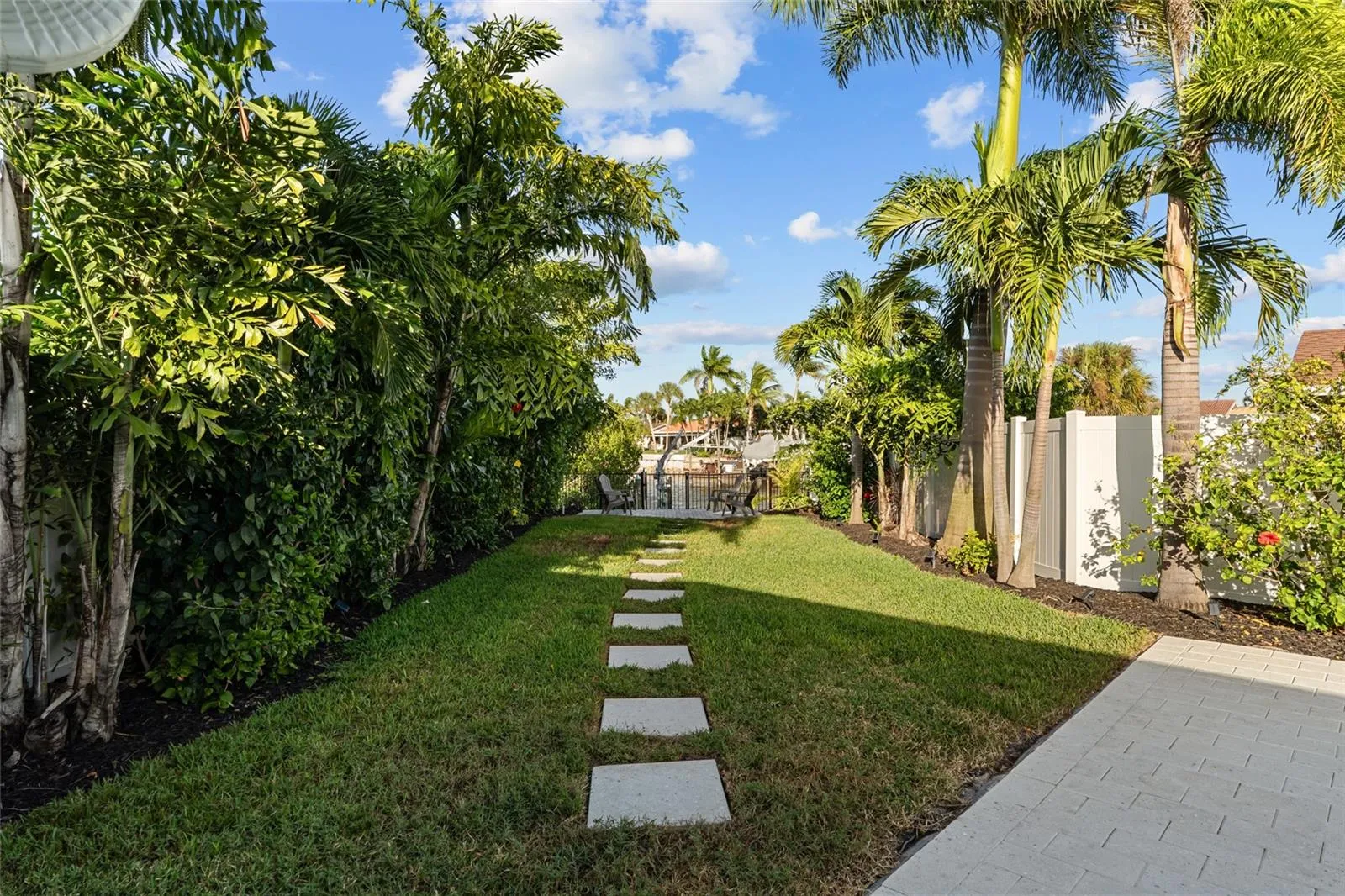 Path to waterfront