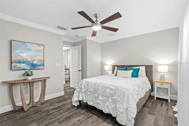 Guest room 2 with Queen sized bed for scale