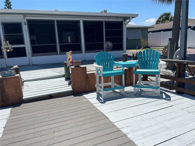 Large Dock with entertaing area