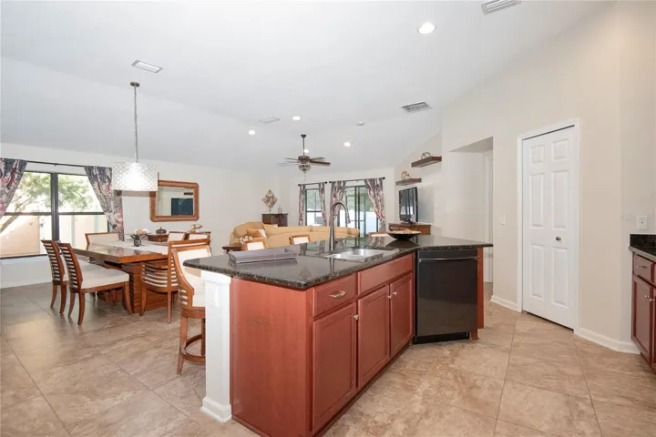 Breakfast Bar and Dining