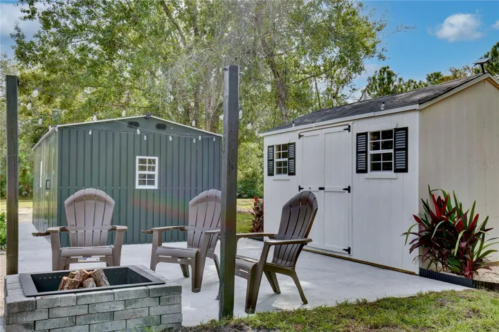 Detached Shop and Cottage - Outdoorscape