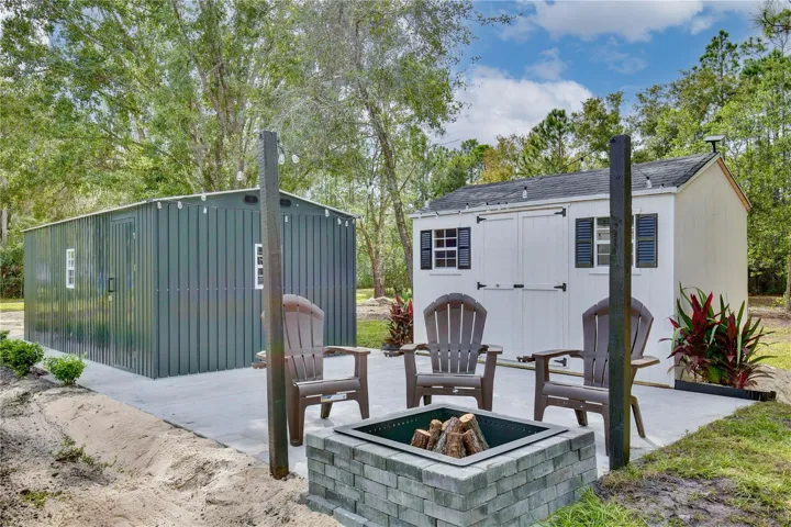 Detached Shop and Cottage - Outdoorscape