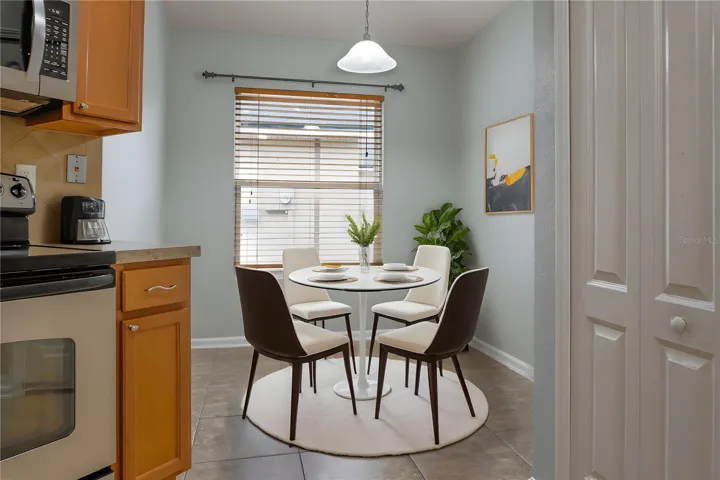 Virtual staged-Dinning room