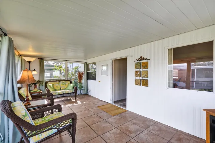Florida room has entry door