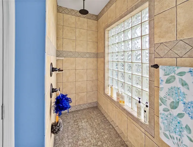 Primary Bath / Walk in Shower