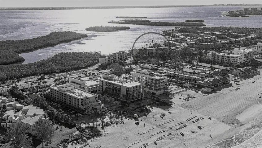 Windward Bay Gulf to Beach Living! Steps to both Sarasota Bay and the Gulf!