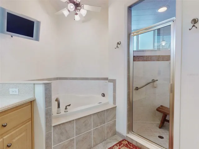 Corner air massage tub