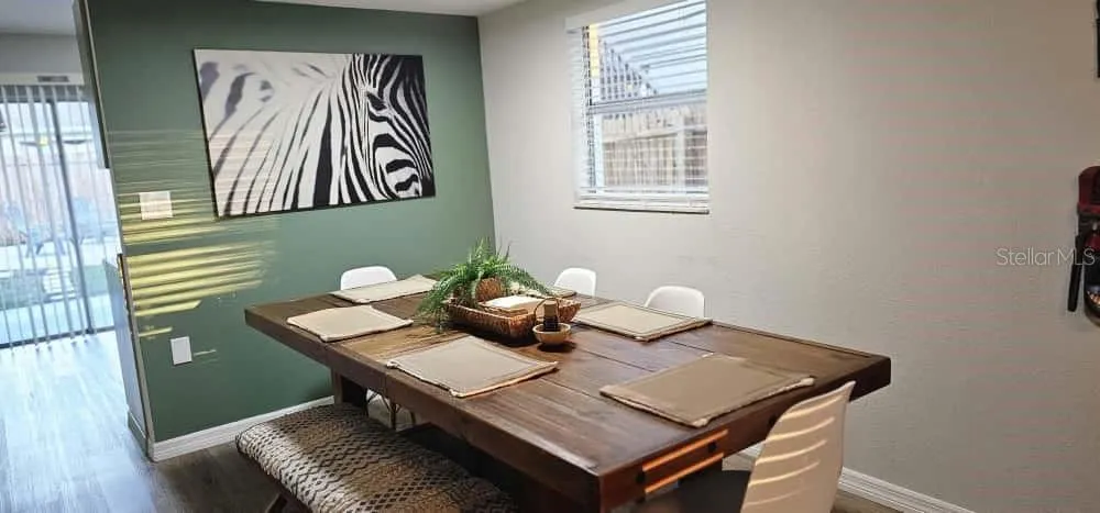 DINNING ROOM