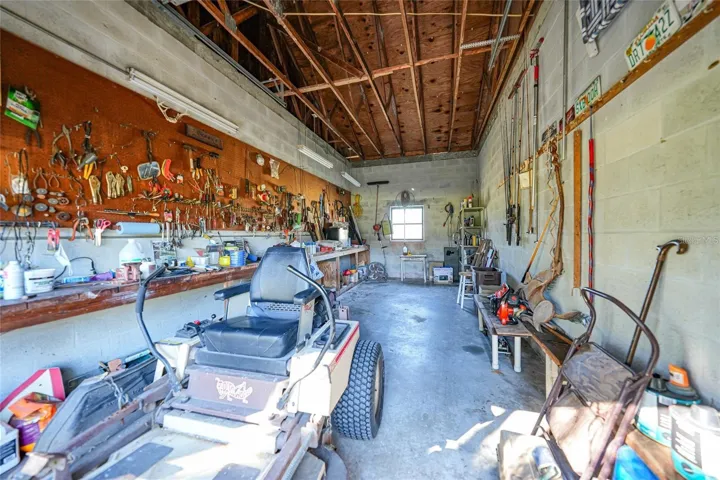GARAGE/WORKSHOP