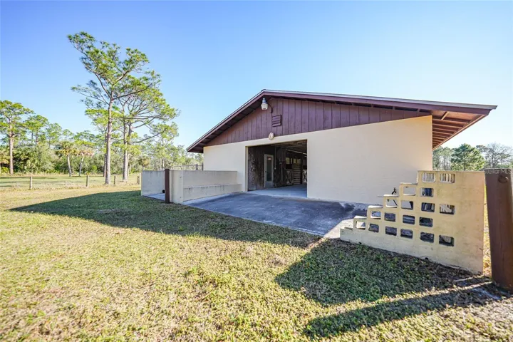 HORSE BARN
