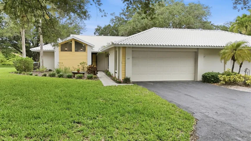 1443 sq ft 2 bedroom 2 bath home with huge lanai