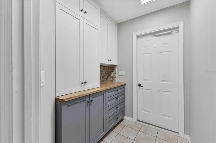 Butler's Pantry has very versatile storage space