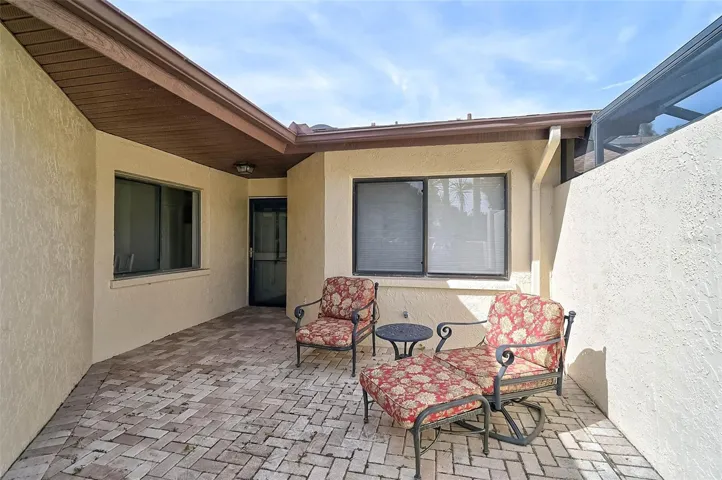 Front Lanai