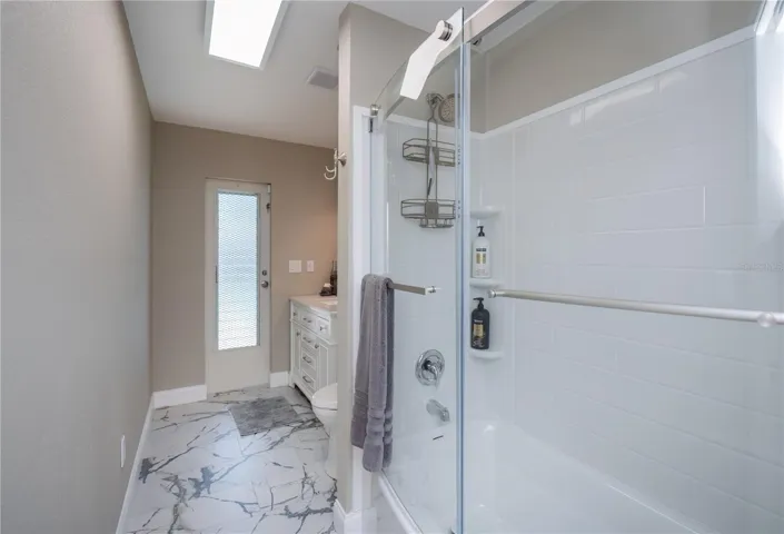 Guest Bathroom with Shower between 2 guest bedrooms and with pool Access