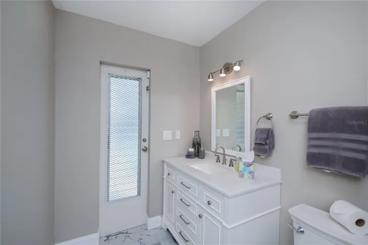 Guest Bathroom with Shower between 2 guest bedrooms and with pool Access